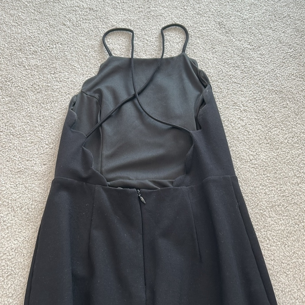 Elegant Black Sleeveless Dress - Picture 5 of 6